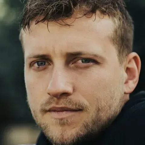 Cyril Teillier, coordinateur de cascades et formateur en combat scénique